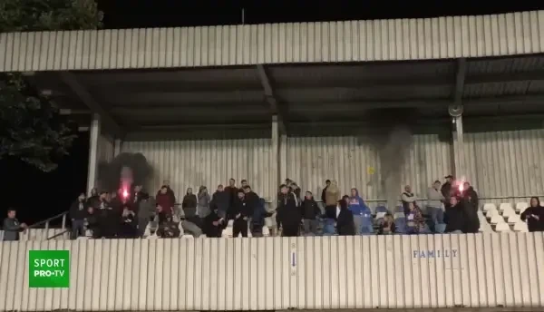 Atmosferă incendiară creată de fani la antrenamentul celor de la CS Hunedoara, &icirc;naintea meciului din Cupă cu FCSB