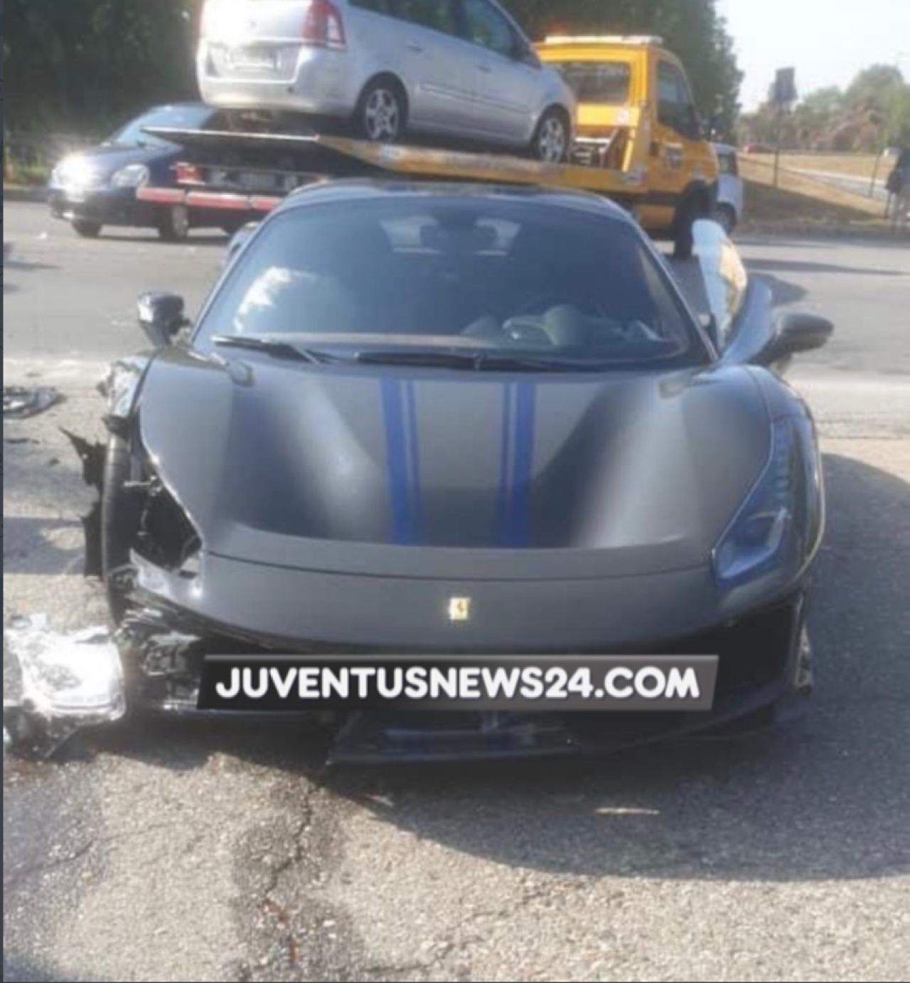 Starul lui Juventus și-a distrus mașina! Cum arată bolidul de 300.000 de euro avariat _7