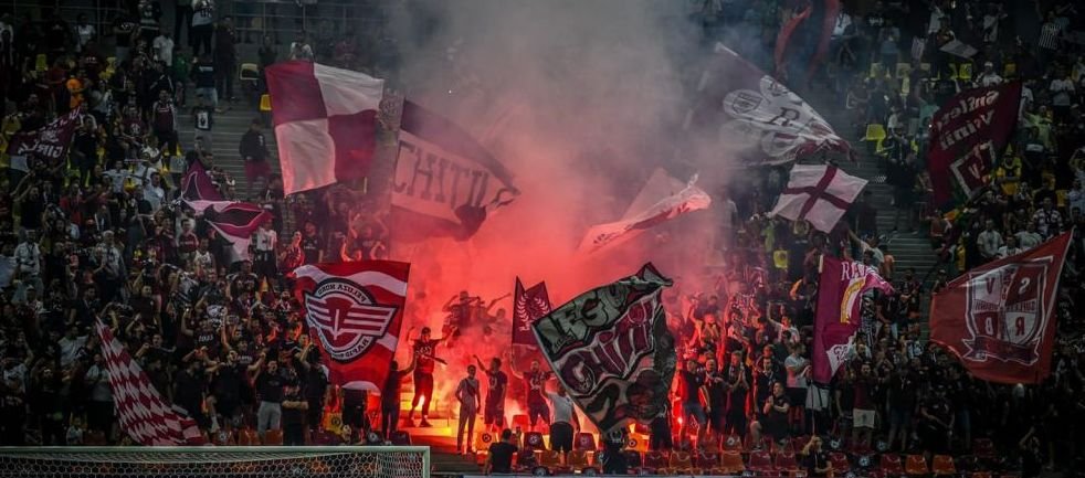 Rapid, sancționată drastic de LPF, după ce suporterii giuleșteni au folosit materiale pirotehnice cu Gaz Metan _5