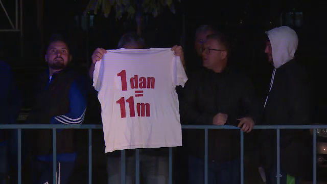 „1 Dan = 11 m” Moment genial după Universitatea Craiova - CFR Cluj! Fanul oltenilor a avut un mesaj pentru Petrescu_3