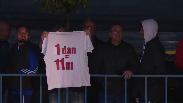 „1 Dan = 11 m” Moment genial după Universitatea Craiova - CFR Cluj! Fanul oltenilor a avut un mesaj pentru Petrescu_5