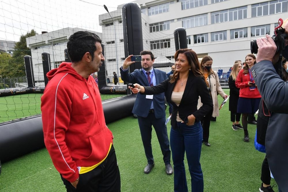 Luis Figo nu și-a luat ochii de la ea! Superba jurnalistă din Moldova care l-a pus în dificultate: „Ce este dragostea pentru tine?”_18