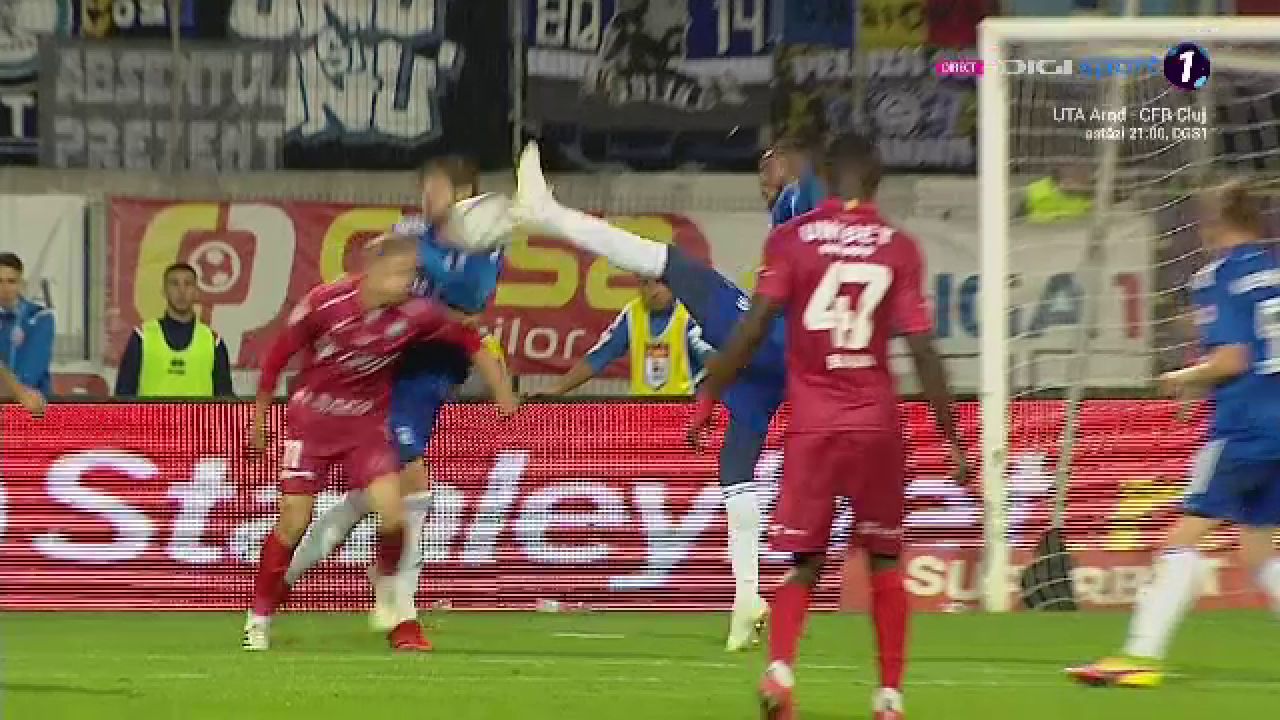 Momentul la care banca lui Botoșani a explodat! Penalty neacordat pentru gazde după ce Diallo l-a lovit pe Roman cu gheata în cap_2