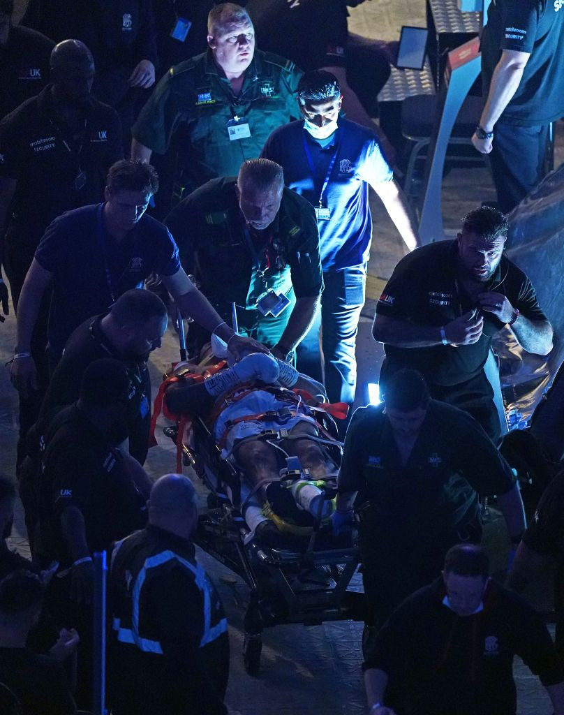 Imagini șocante pe ringul de box! Un boxer a intrat în convulsii după un K.O. devastator: ce s-a întâmplat cu sportivul_5