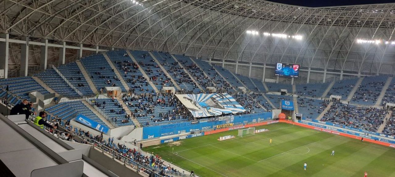 Au dat foc la tribune! Suporterii Universității Craiova au făcut spectacol în startul meciului cu Dinamo_5