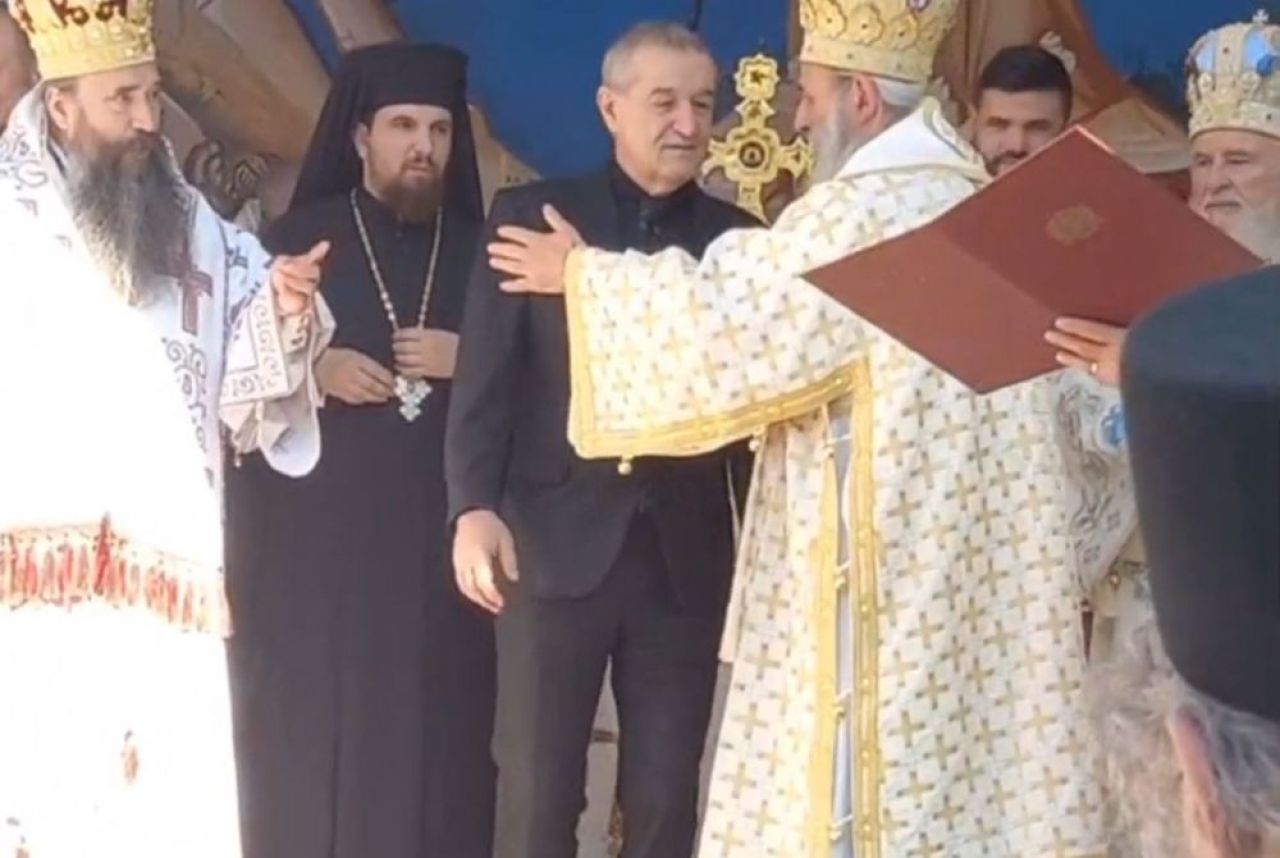Gigi Becali, în lacrimi! Momentul care l-a făcut pe patronul FCSB să plângă în fața mulțimii_6