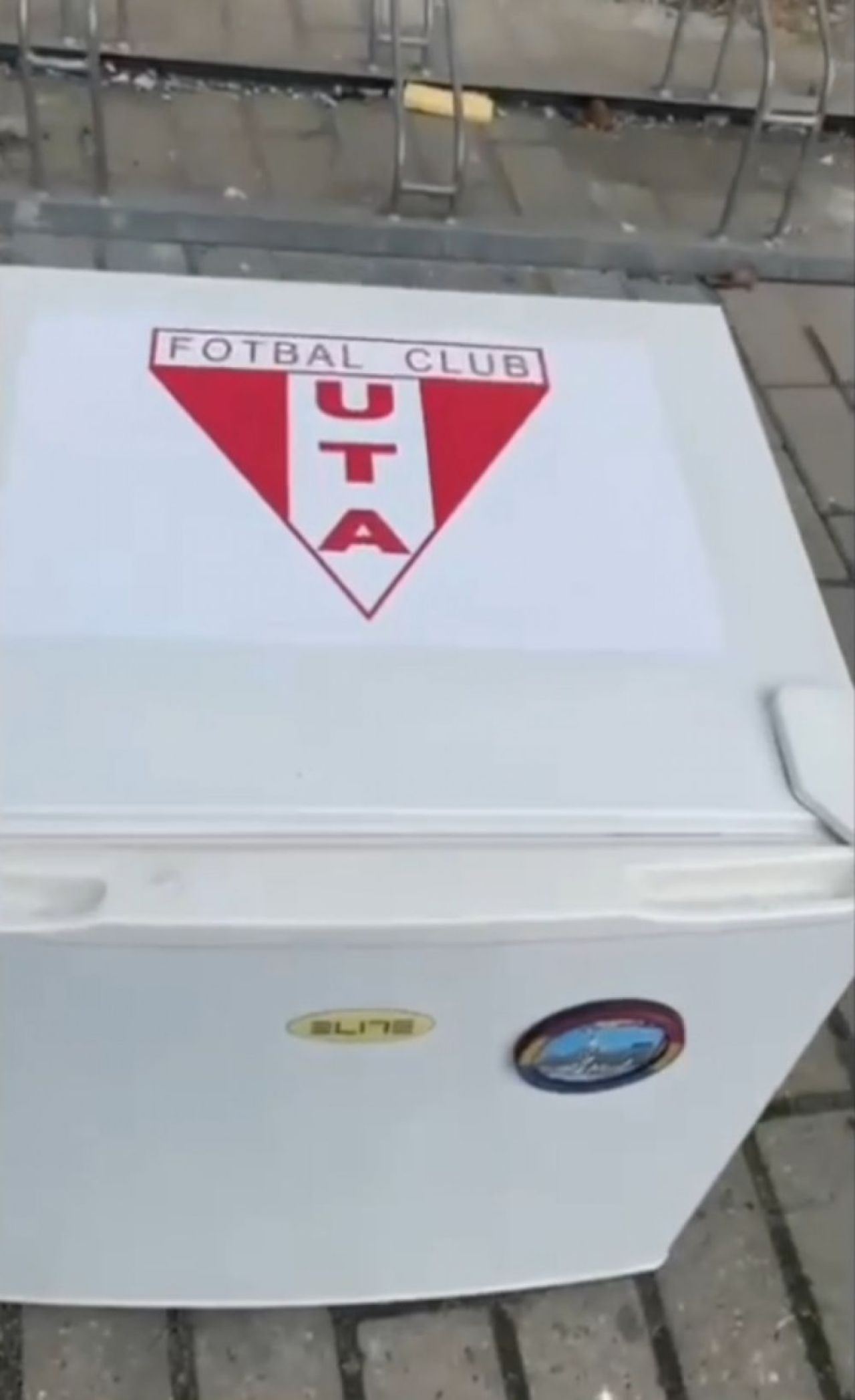 Savuros! Rapidistul care s-a plâns că suporterii „i-au umplut frigiderul” a primit unul nou de la fanii arădeni_1