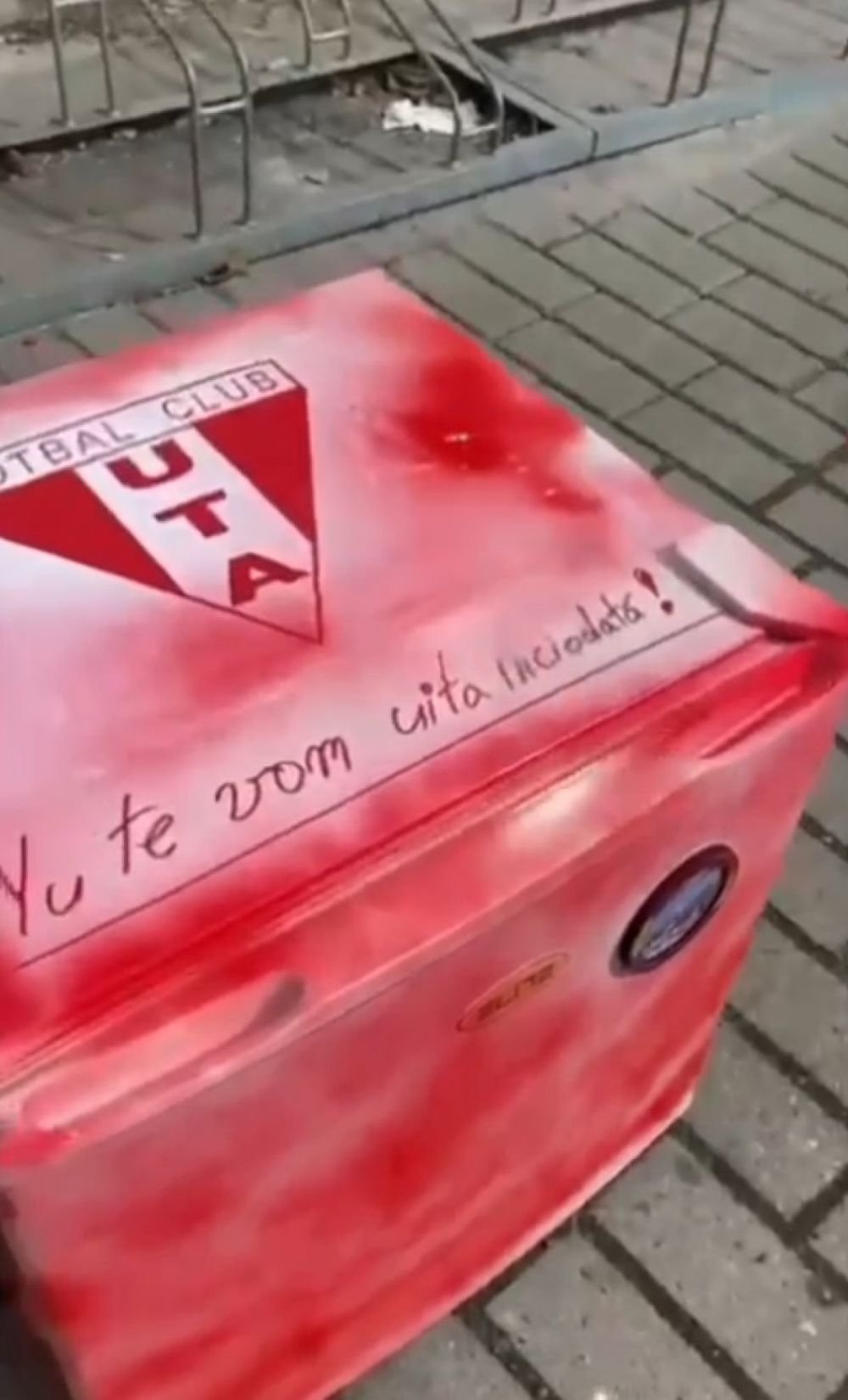 Savuros! Rapidistul care s-a plâns că suporterii „i-au umplut frigiderul” a primit unul nou de la fanii arădeni_2