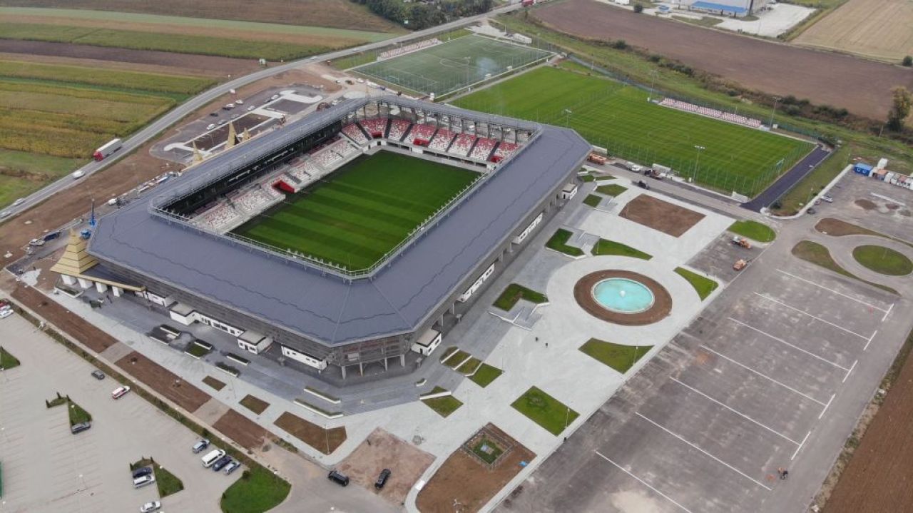 Creșterea masivă a cazurilor de coronavirus face prima victimă în Liga 1! Decizia fermă luată de club_12