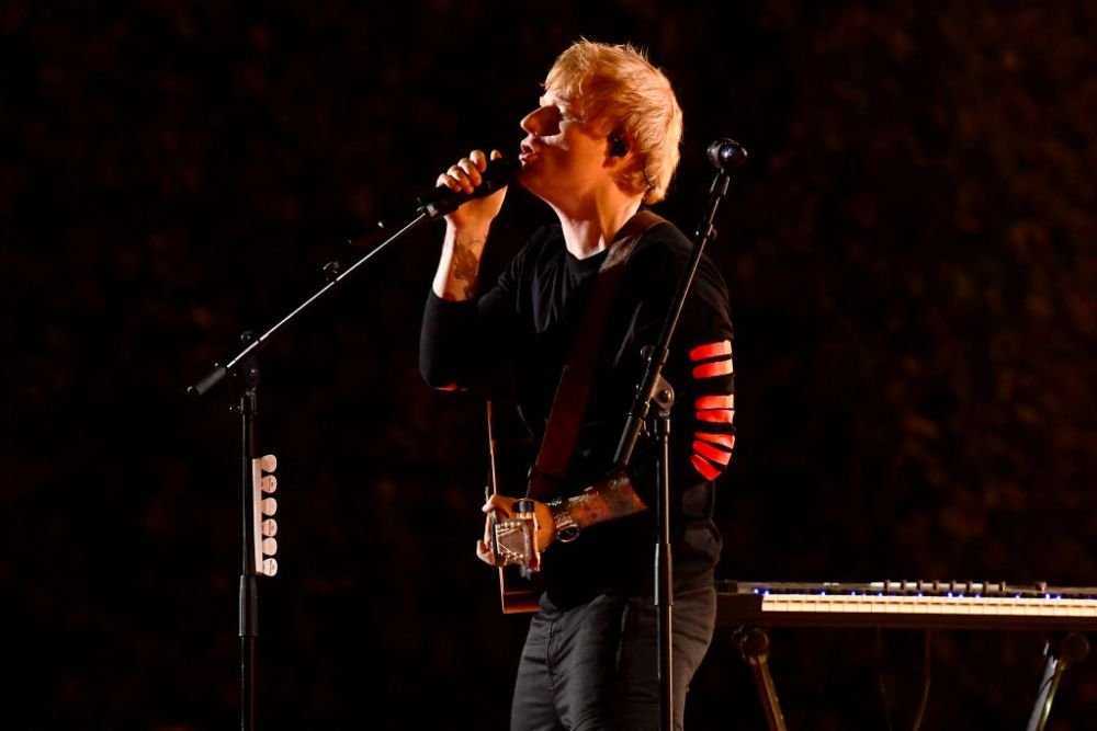 Super apariție pe Parc des Princes! Ed Sheeran, prezent la meciul cu Manchester City, s-a fotografiat cu Leo Messi _3