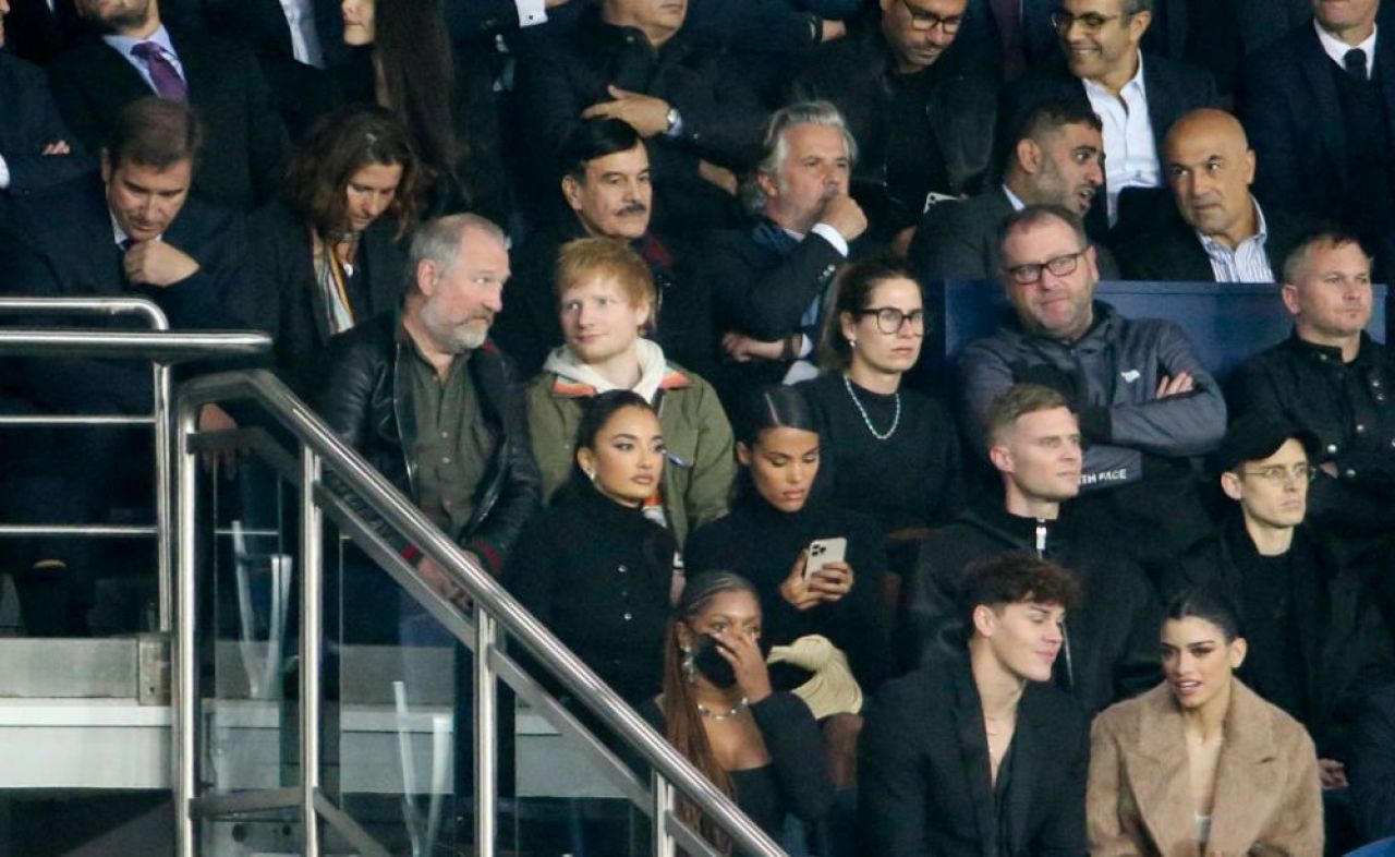 Super apariție pe Parc des Princes! Ed Sheeran, prezent la meciul cu Manchester City, s-a fotografiat cu Leo Messi _5
