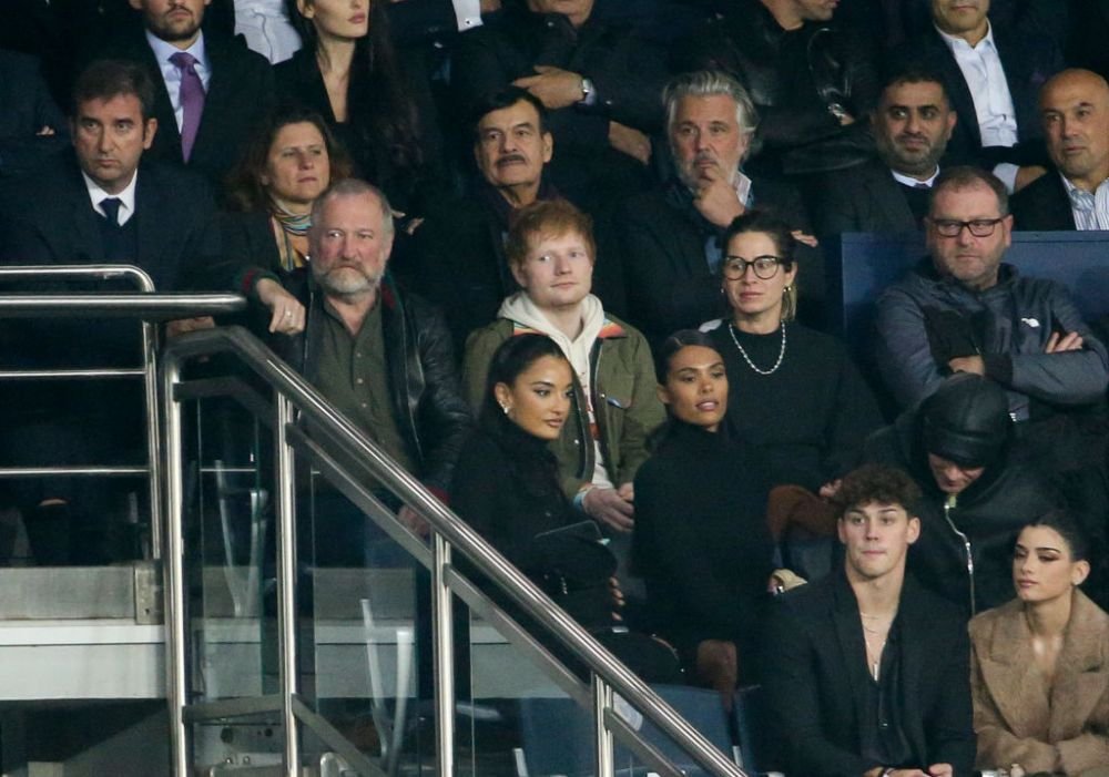 Super apariție pe Parc des Princes! Ed Sheeran, prezent la meciul cu Manchester City, s-a fotografiat cu Leo Messi _8