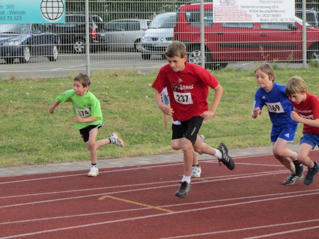 Carl Luis, un româno-german de 2,05 m stabilit în SUA, pe urmele lui Carl Lewis: