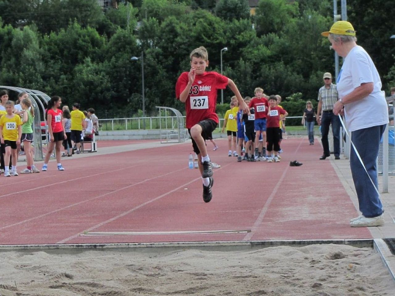 Carl Luis, un româno-german de 2,05 m stabilit în SUA, pe urmele lui Carl Lewis:
