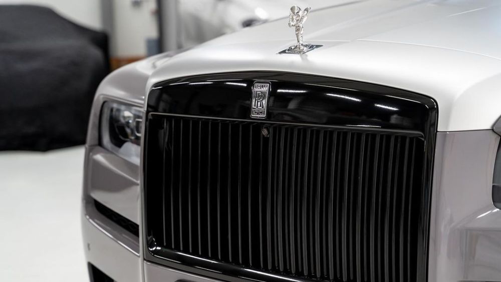 E mașină sau navă spațială?! Rădoi și-a tunat Rolls Royce-ul și arată impecabil! Cum și-a modificat mașina _16
