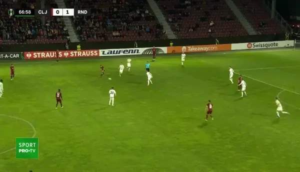 GOOOOOL CFR! Alibec îi pasează lui Deac, iar căpitanul îl vede perfect pe Petrila, care înscrie cu un șut direct la colțul lung!