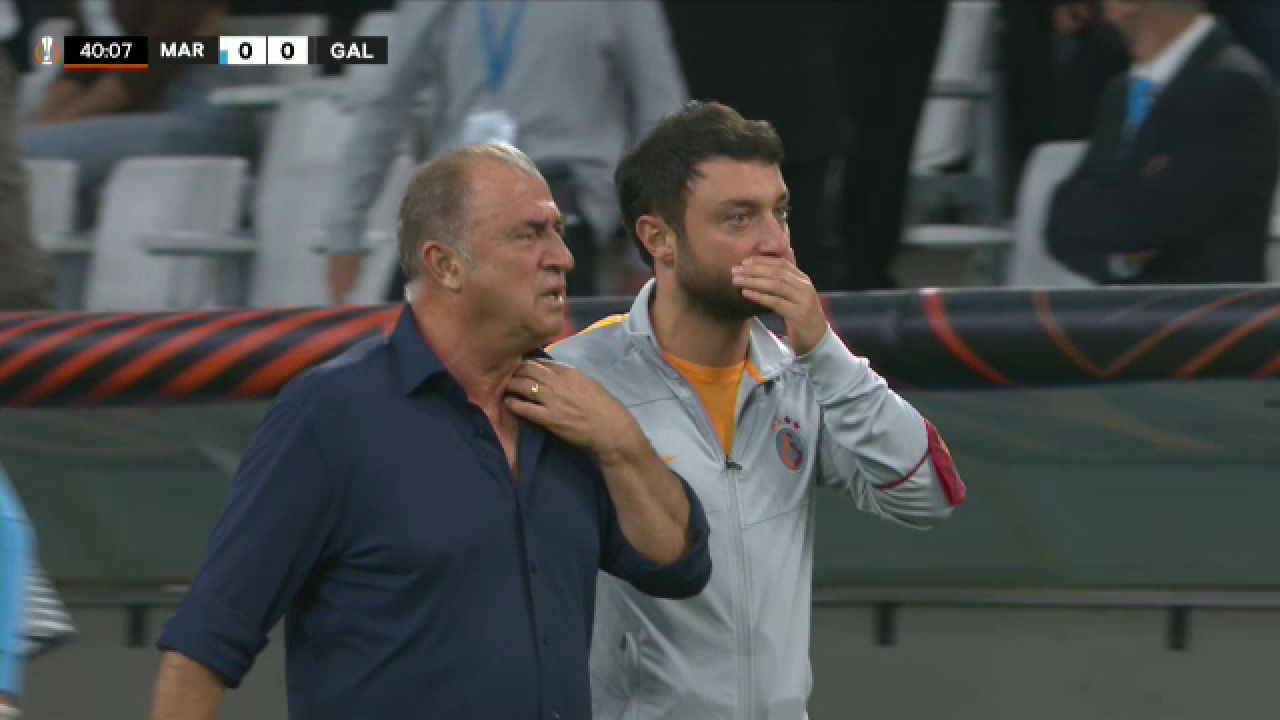 Momente incredibile la Marseille - Galata! Meciul a fost întrerupt din cauza fanilor! Terim s-a dus direct la ei_1