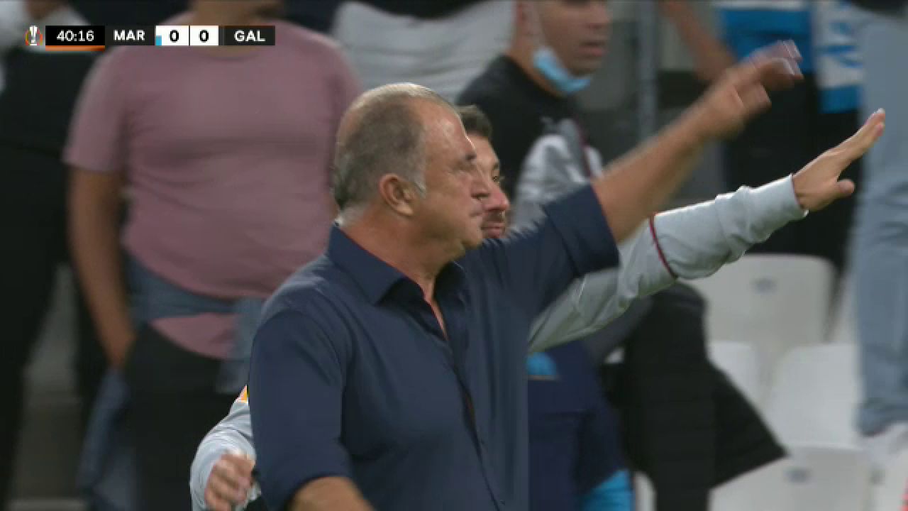 Momente incredibile la Marseille - Galata! Meciul a fost întrerupt din cauza fanilor! Terim s-a dus direct la ei_3
