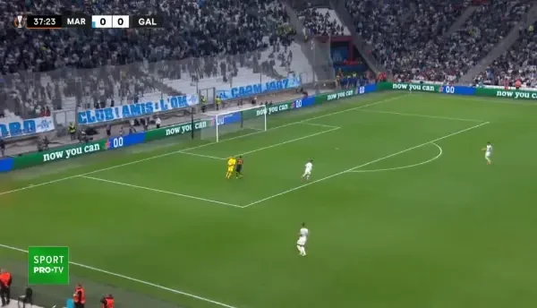 Momente incredibile la Marseille - Galata! Meciul a fost &icirc;ntrerupt din cauza fanilor! Terim s-a dus direct la ei