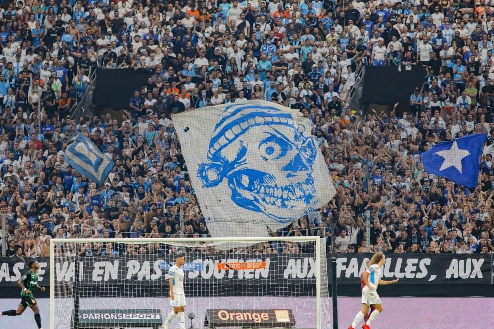 Ce s-a &icirc;nt&acirc;mplat după Marseille - Galata. Fanii au așteptat &icirc;n afara stadionului să se bată