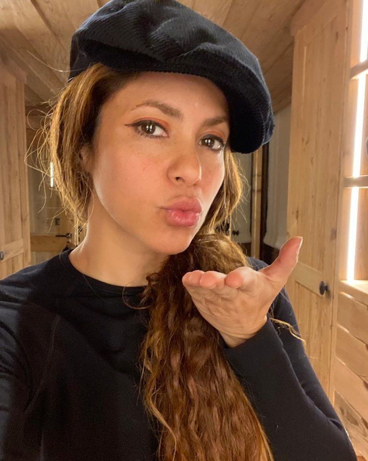 Momente ireale pentru Shakira! A fost atacată de porci mistreți în timp ce se afla în parc _2