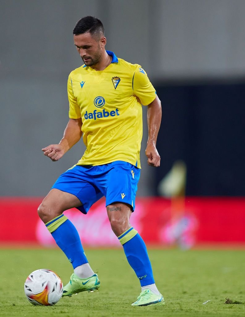 Florin Andone, exclus din lot pentru că a petrecut fără acordul antrenorului! Imaginile din club cu atacantul român_2