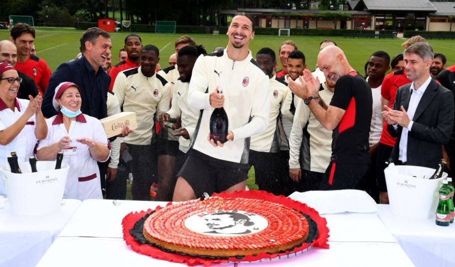 ZLATAN 40 | „Planeta orbitează în jurul lui Ibra” AC Milan și-a serbat starul! Cadoul inedit oferit de Maldini_2
