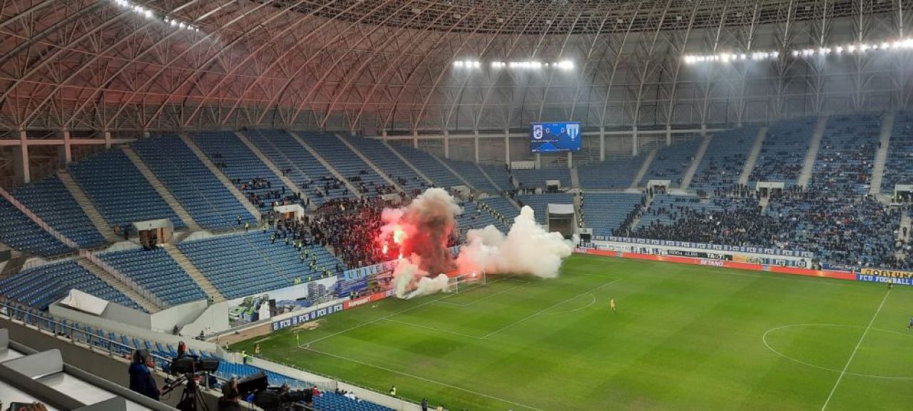 FCU Craiova - Univ. Craiova 0-2 | Dan Nistor le-a adus victoria oaspeților. Un suporter a decedat în tribune, după ce a suferit un infarct_7