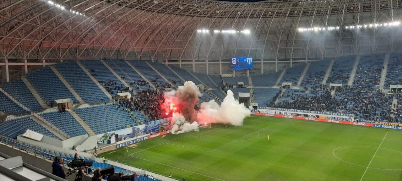 FCU Craiova - Univ. Craiova 0-2 | Dan Nistor le-a adus victoria oaspeților. Un suporter a decedat în tribune, după ce a suferit un infarct_8