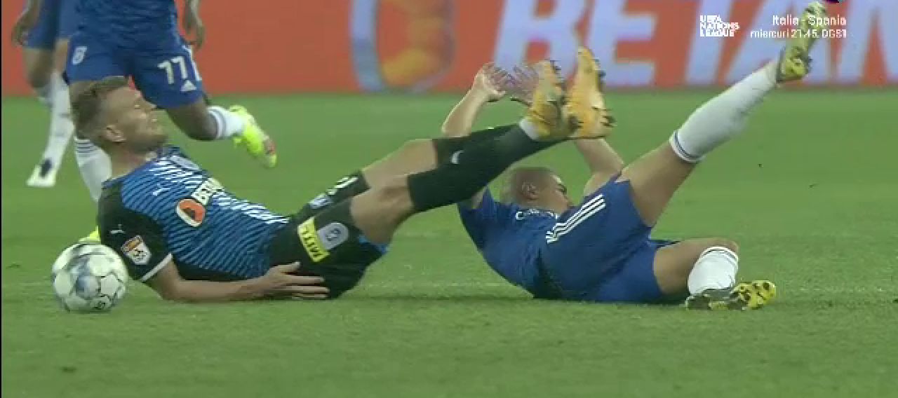 FCU Craiova - Univ. Craiova 0-2 | Dan Nistor le-a adus victoria oaspeților. Un suporter a decedat în tribune, după ce a suferit un infarct_11