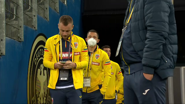Primele imagini de la Hamburg. Surpriza de care au avut parte jucătorii români la intrarea pe stadionul din Hamburg_4