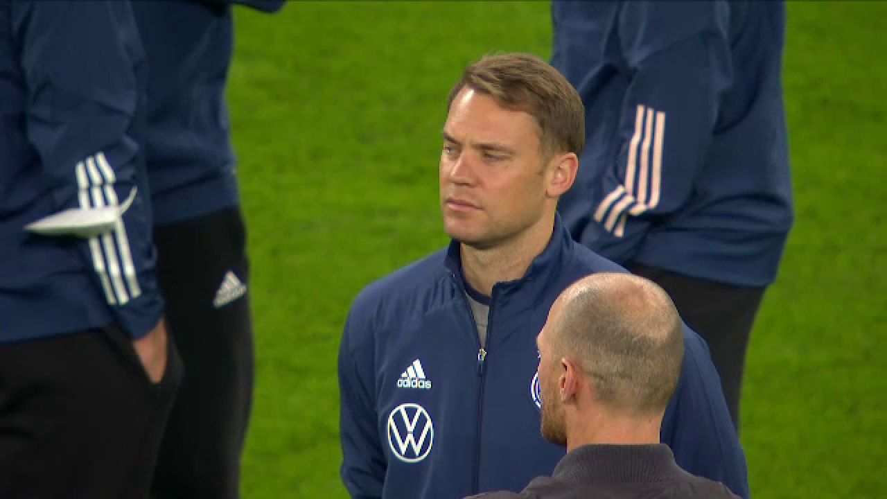 Primele imagini de la Hamburg. Surpriza de care au avut parte jucătorii români la intrarea pe stadionul din Hamburg_13