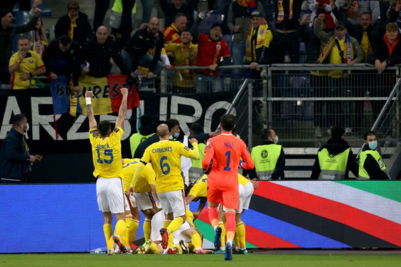 Pe urmele tatălui său! Faza impresionantă cu care Ianis Hagi a lăsat fără replică apărarea Germaniei _6