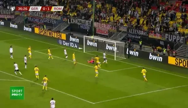 Minutul 35: Gnabry trimite direct pe poartă de pe partea dreaptă. Niță reține cu mare dificultate.