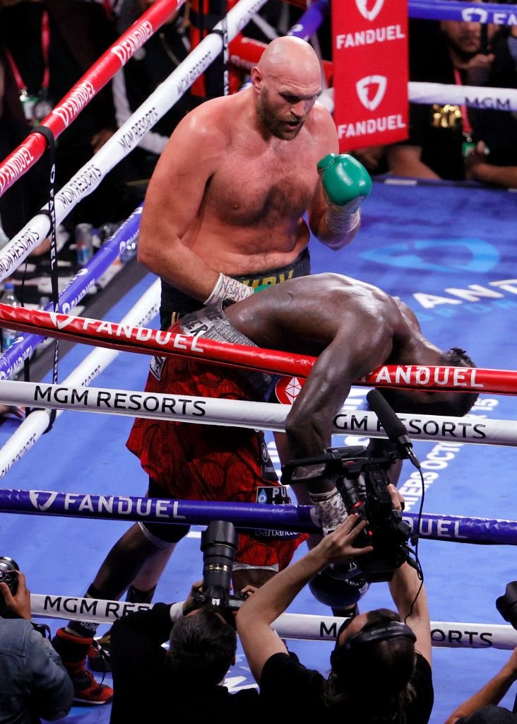 Tyson Fury a dat de pământ cu Deontay Wilder! Victorie prin TKO în cel mai tare meci al anului _6