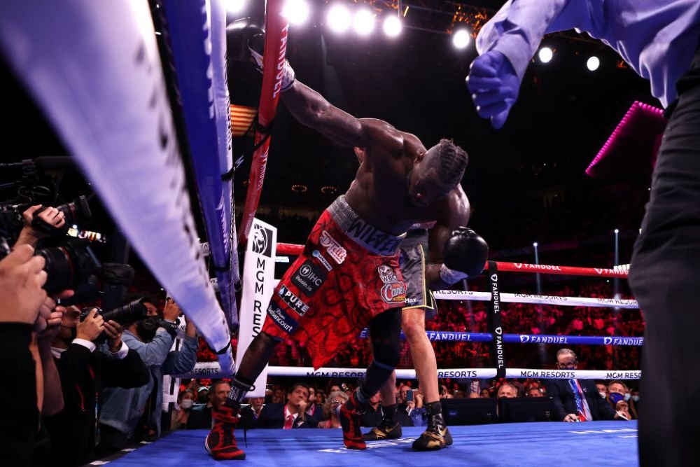 Tyson Fury a dat de pământ cu Deontay Wilder! Victorie prin TKO în cel mai tare meci al anului _13