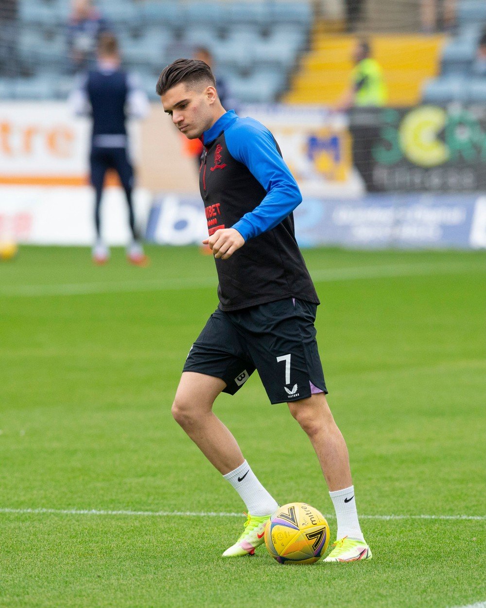 Ianis Hagi a pornit 