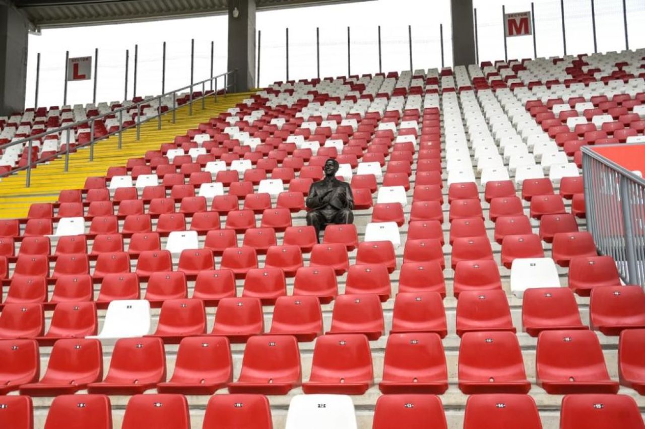 Gest superb la Arad! Francisc Neuman are o statuie în tribunele arenei_3