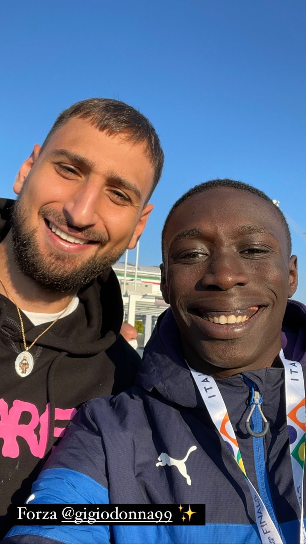 Cel mai cunoscut om al internetului i-a cucerit pe Mbappe și Pogba! Italianul Khaby Lame a primit tricourile starurilor Franței_2