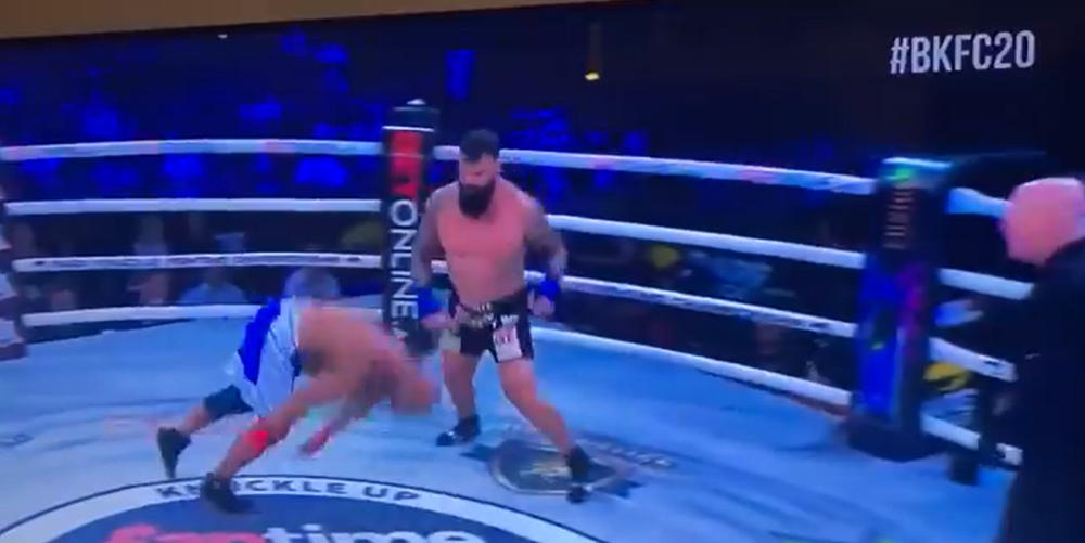 Tragedie &icirc;n sport! Un luptător a murit după un K.O la un meci de MMA! Imagini cu impact emoțional&nbsp;