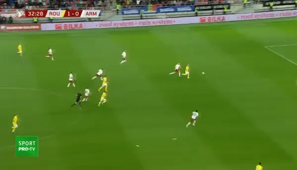 OCAZIE ROMÂNIA! Contraatac al României, Keșeru îl lasează pe Mitriță, care scapă singur cu portarul, dar Haroyan se repliază și respinge în corner