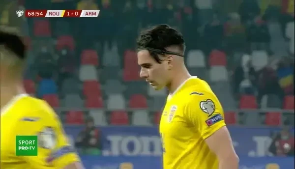 OCAZIE ROMÂNIA! Ianis Hagi șutează puternic din lovitură liberă, Yurchenko scoate balonul cu o paradă superbă