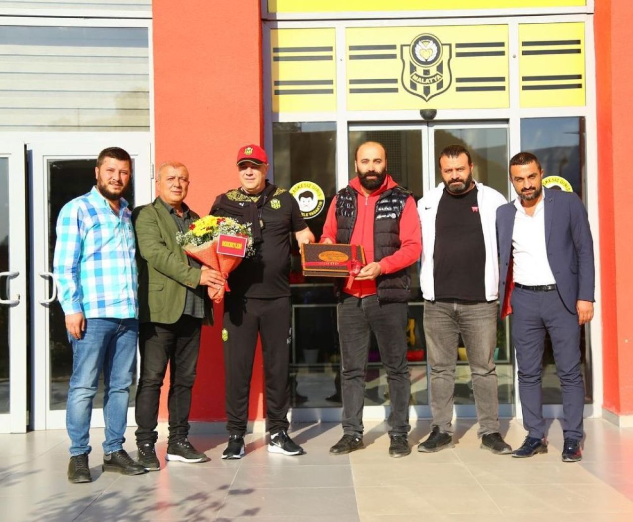 Ce surpriză pentru Șumudică! Fanii lui Malatyaspor, primire călduroasă pentru antrenorul român_1