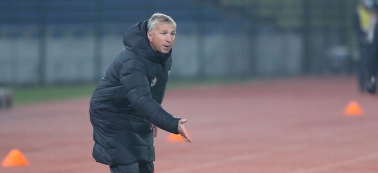 Dan Petrescu surprinde: &bdquo;Nu mai avem nevoie de jucători!&rdquo; Ce spune de fundașul cu 52 de meciuri &icirc;n națională