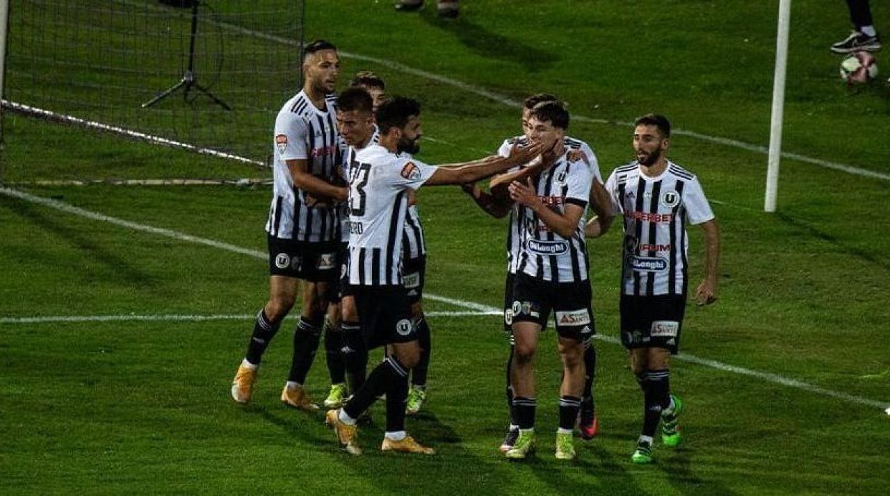 U Cluj obține a treia victorie consecutivă și pune presiune pe Petrolul! Hofman, „puștiul-minune”, omul meciului_3