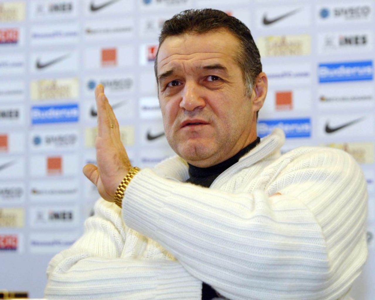 Gigi Becali primește lovitură după lovitură! Amenda uriașă pe care ar putea FCSB să o primească_8