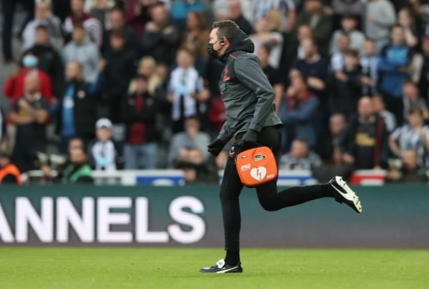 Meciul dintre Newcastle și Tottenham, oprit după ce un fan a făcut infarct în tribune. Jucătorii au mers la vestiare_3