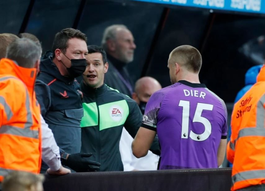 Meciul dintre Newcastle și Tottenham, oprit după ce un fan a făcut infarct în tribune. Jucătorii au mers la vestiare_5