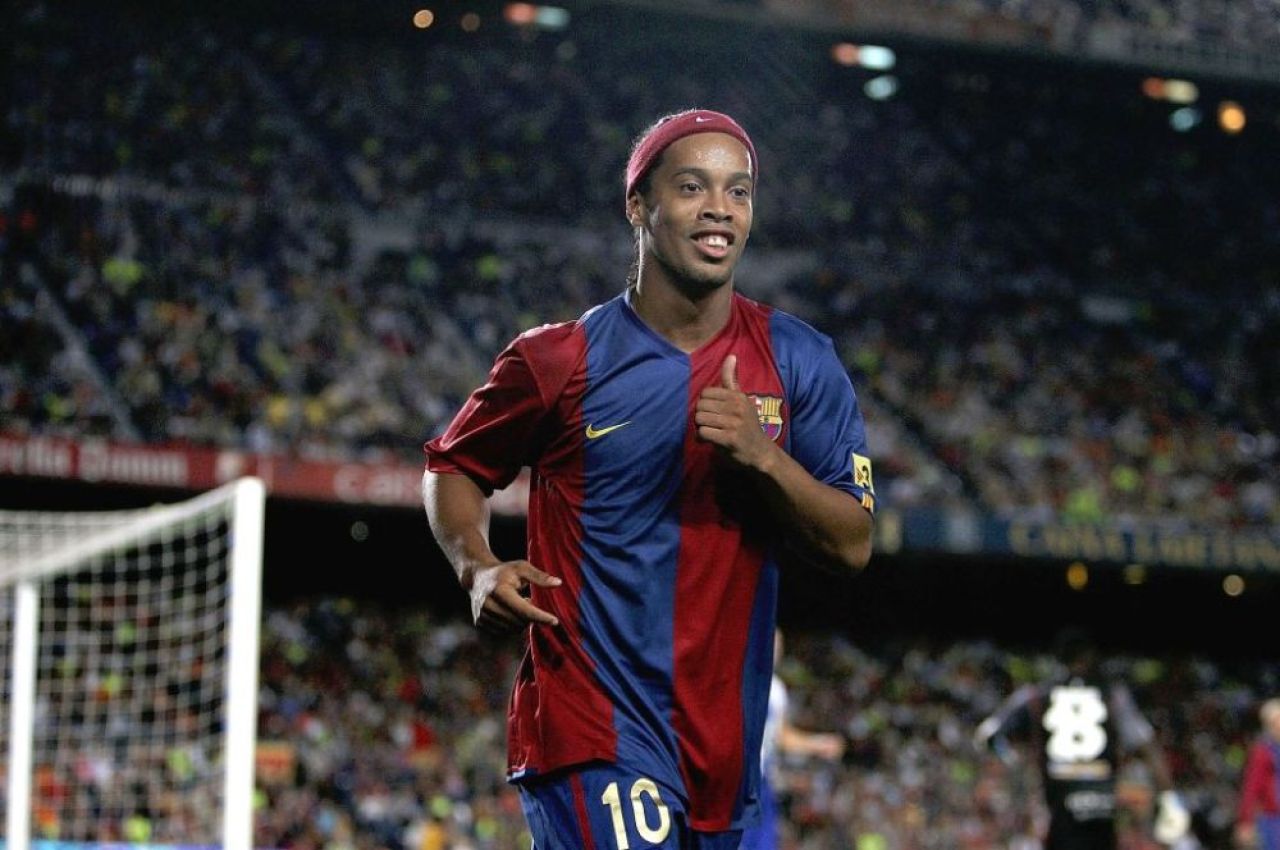 Conflictul dintre FC Barcelona și PSG escaladează. Gestul lui Ronaldinho, mărul discordiei dintre cele două cluburi _2