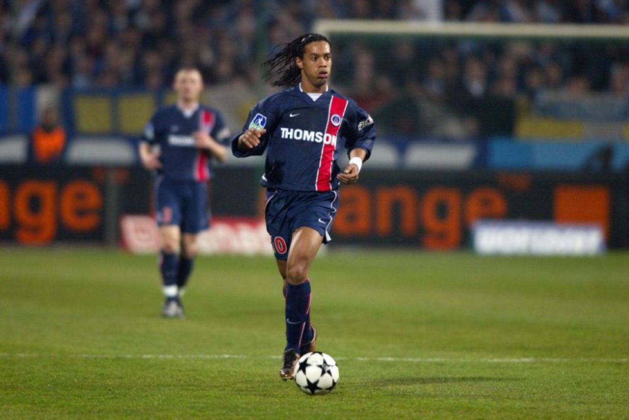 Conflictul dintre FC Barcelona și PSG escaladează. Gestul lui Ronaldinho, mărul discordiei dintre cele două cluburi _5
